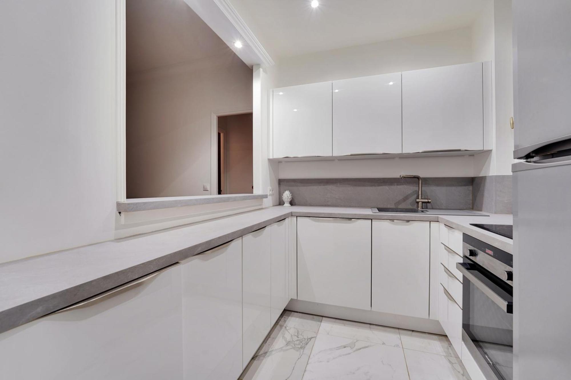 Prestigieux 2 Pieces Champs-elysees George V Appartement